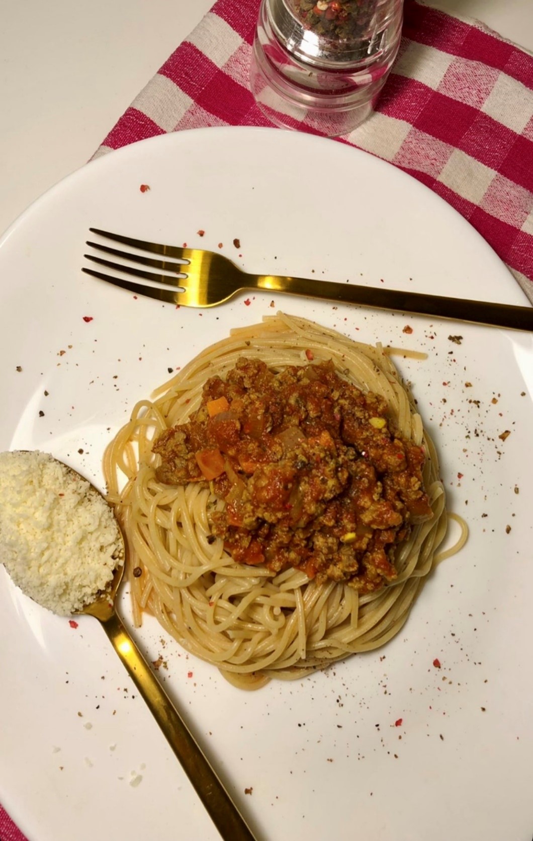 Ζυμαρικά ολικής λοιπόν με μοσχαρίσιο κιμά & γεύση κάρυ & Pesto alla genovese